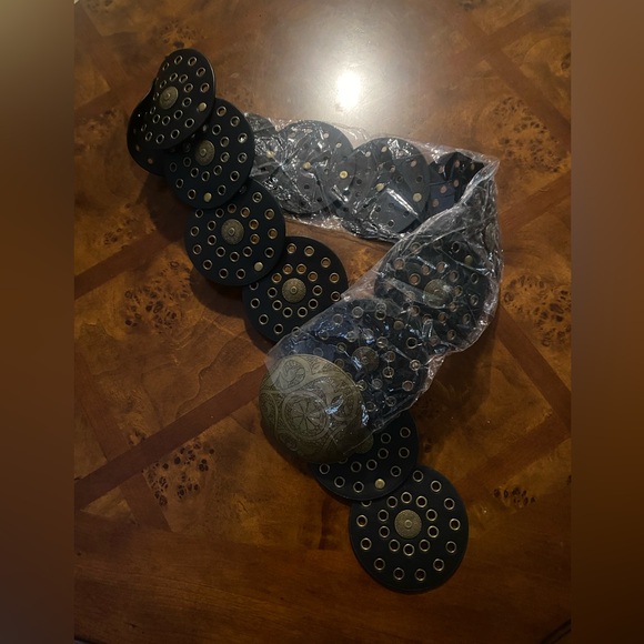 NWT- Leather Belt - Picture 5 of 8